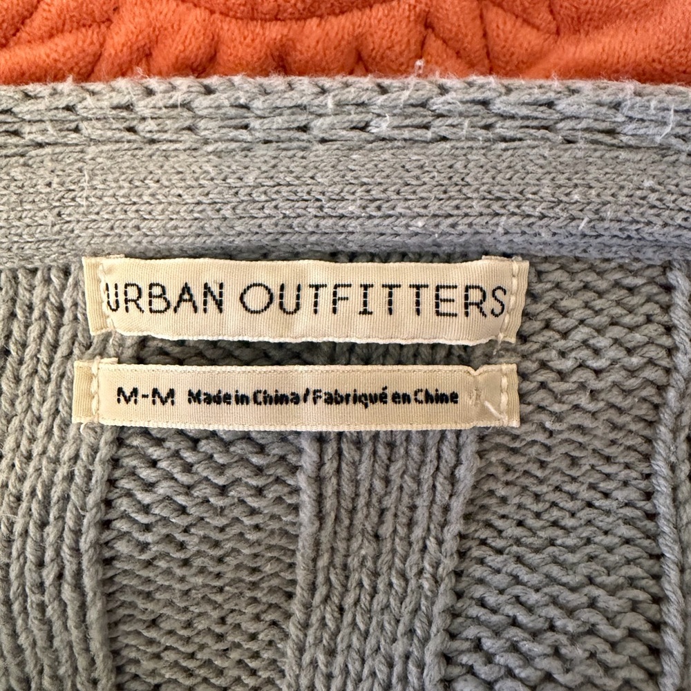 Urban Outfitters✨Chunky Ribbed Knit Cropped V-neck Sweater - Picture 3 of 3